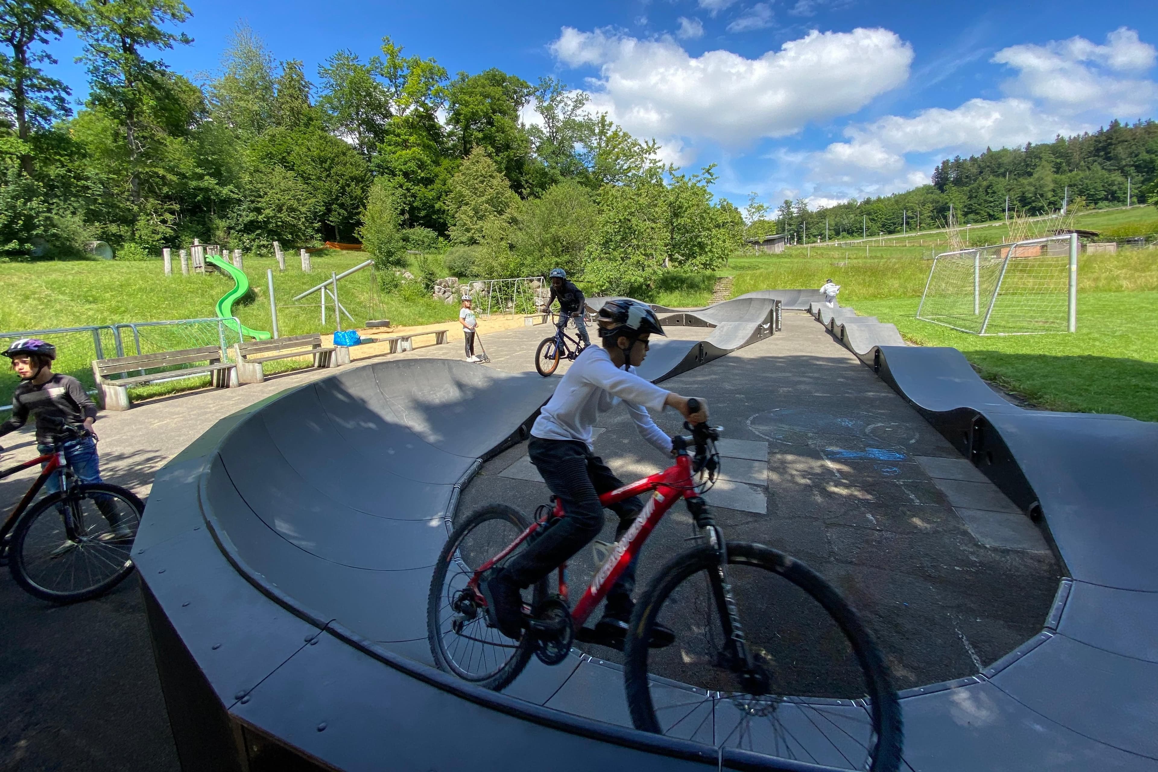 Eine solche Anlage wird ab 17. Juni beim Schulhaus Alte Landstrasse temporär aufgestellt.