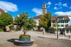 Der holprige Pflasterbelag des Plattenplatzes vor der reformierten Kirche Thalwil wird erneuert.