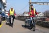 Seit 2008 liefern Sozialhilfebeziehende in Thalwil Einkäufe per Elektrovelo und Anhängern nach Hause.