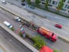 Unmittelbar neben der Sihltalstrasse musste am Dienstagvormittag ein Wasserrohrbruch repariert werden