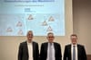 Regierungsrat Mario Fehr flankiert von den Stadträten Markus Bürgi (links) und Mario Senn (rechts).