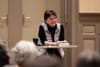 Wie 2024 (im Bild Angelika Overath an der Abschlussveranstaltung) findet auch dieses Jahr "Thalwil liest vor" statt.