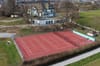 Die ehemaligen Tennisplätze unterhalb des Spinnerguts (oben) sind als Standort einer Skateranlage im Gespräch. Links vom…