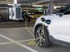 Da viele nicht zu Hause laden können, baut die Gemeinde Rüschlikon öffentliche Elektro-Ladestationen.