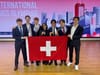 Das erfolgreiche Schweizer Team an der Wirtschafts-Oympiade in Shenzhen. Mit dem Adliswiler Eric Lüscher (Zweiter von…