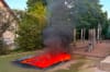 Das Trampolin auf dem Spielplatz neben dem Schulhaus Schwandel wurde ein Raub der Flammen.