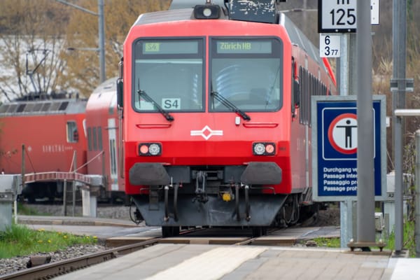 Während 24 Wochen fährt die SZU-Linie S4 nicht mehr an den Zürcher Hauptbahnhof.