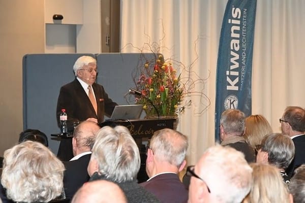 Prof. Dr. Josef Marbacher analysierte vor 90 Zuhörenden die Auswirkungen von Donald Trumps Politik auf die Weltwirtschaft.