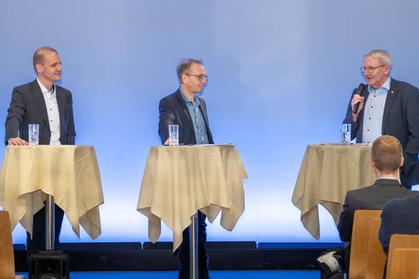 Markus Bürgi (links) und Felix Keller (rechts) erklärten ihre Motivation, Stadtpräsident von Adliswil zu werden. In der…