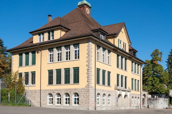 Nur wenige Männer bewerben sich für die Mitarbeit in den Aufsichtsbehörden der Schulen.