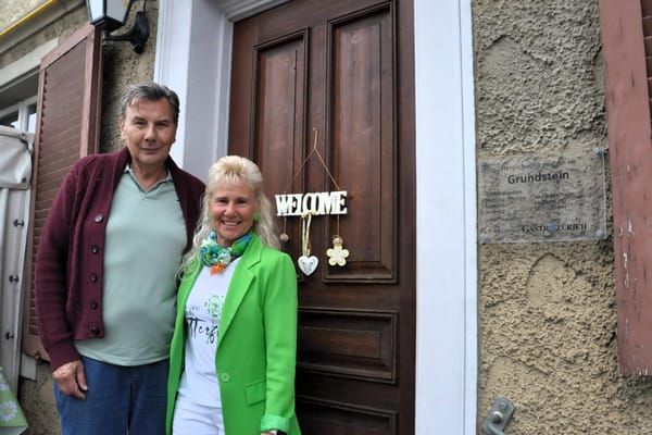 Urs Bühlmann übergibt die Leitung des Grundsteins per 1. Juni an seine langjährige Angestellte Yvette Mächler.