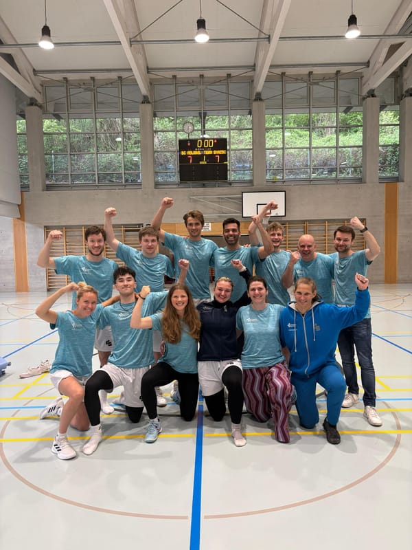 stehend v.l.n.r. Jonas Schwarz, Niklas Kramer, Wessel van der Aar (Coach), Stèphane Bato, Quentin Anthenmatten, Martin…