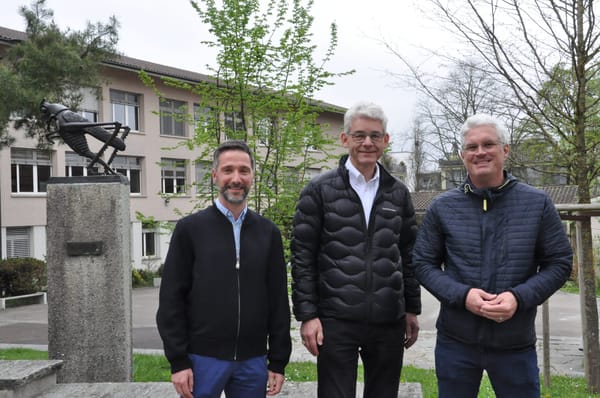 Sandro Enz, Thomas Hunziker und Michael Illi (von links) erklären, dass es an der Sek Thalwil wieder rund läuft.