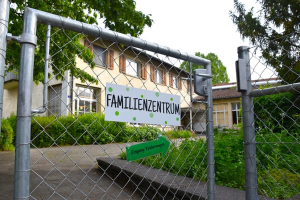 Bald geht die Tür zum Familienzentrum an der Isengrundstrasse in Adliswil zu.
