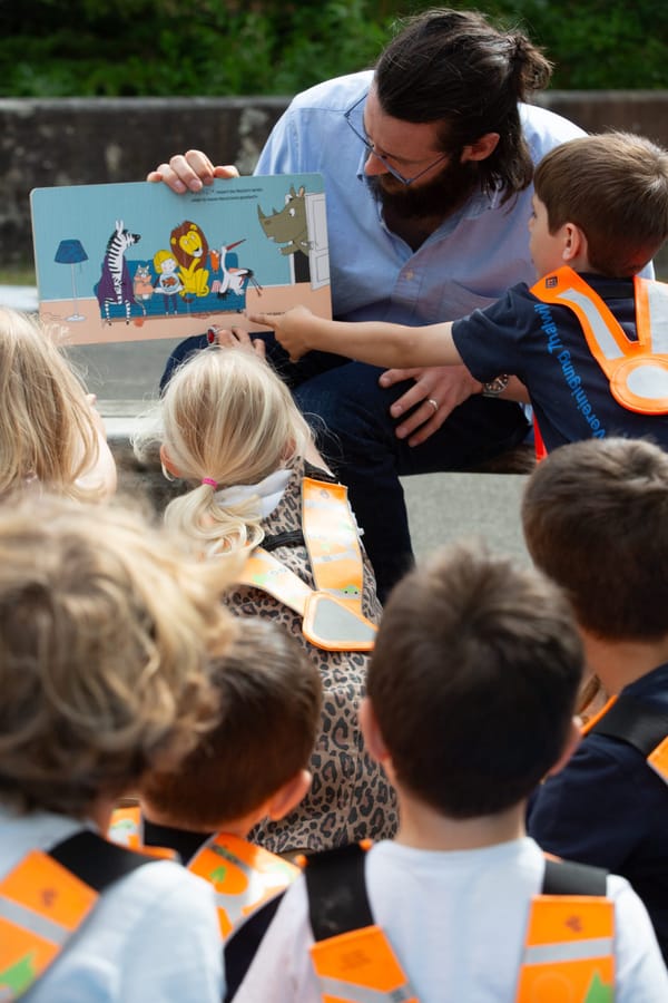 Kilian Geiser vom Bibliobus begeisterte am Festival auch die Jüngsten für Bücher.