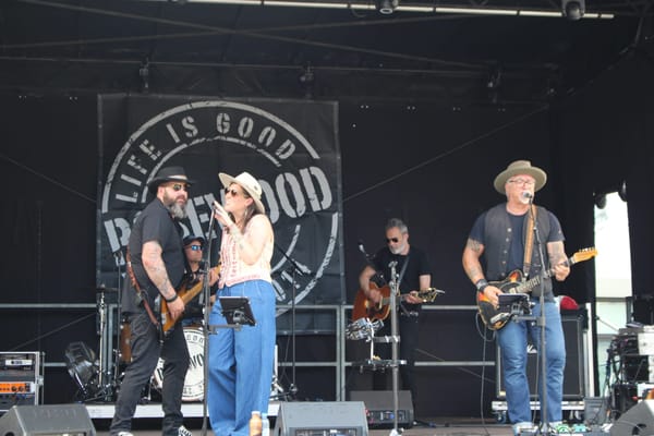 Der krönende Abschluss des Albisstrassenfests 2026: der Auftritt der Band Rosewood.