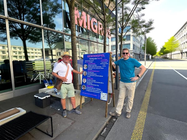 Die FDP zeigte Präsenz am Albisstrassenfest: Präsident Rolf Schweizer (links) und Stadtrat Mario Senn.