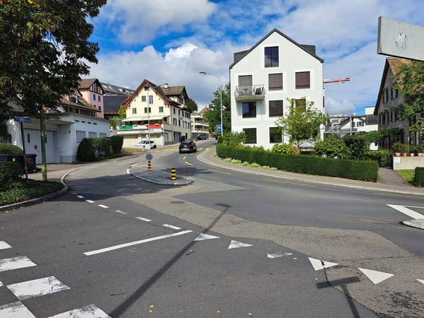 Der Abschnitt der Mühlebachstrasse zwischen dem Einlenker Kirchbodenstrasse (vorne im Bild) und der Gotthardstrasse…