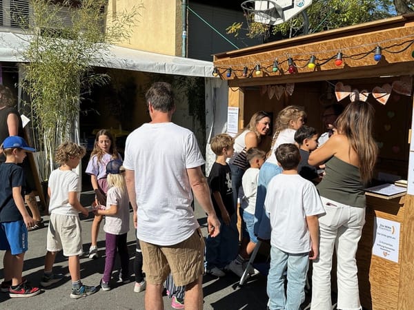 Andrang am diesjährigen Chilbi-Stand der Mitte in Rüschlikon.