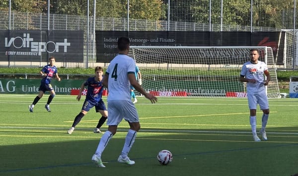 Adriano Sodano (Nr. 4) erzielte den Ausgleich ifür den FC Thalwil n der 88. Minuten