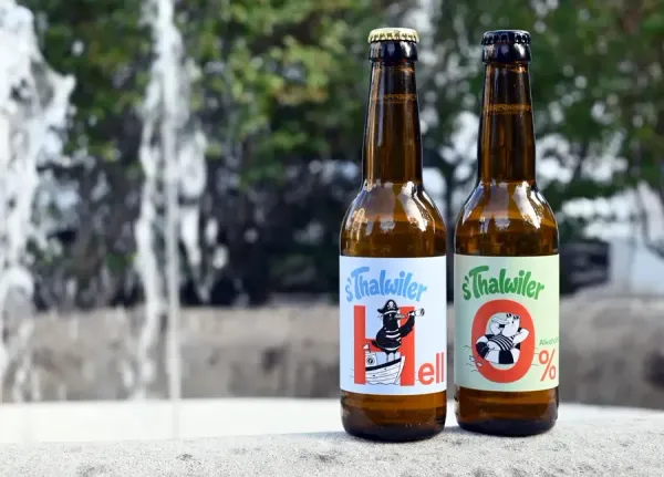 Das Thalwiler Vereinsbier gibt es mit und ohne Alkohol (rechts).