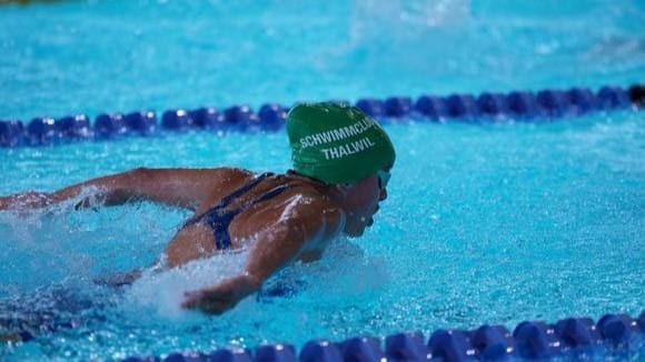 Thalwiler Schwimmteam startet in Uster mit Medaille und Bestzeiten